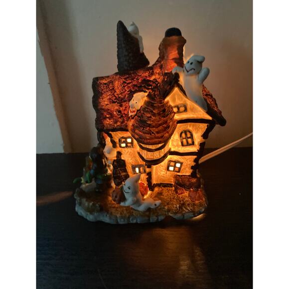 VTG Spooky Halloween Scene Light up Ceramic House Ghost And Ghouls 8"x6" - Picture 1 of 16